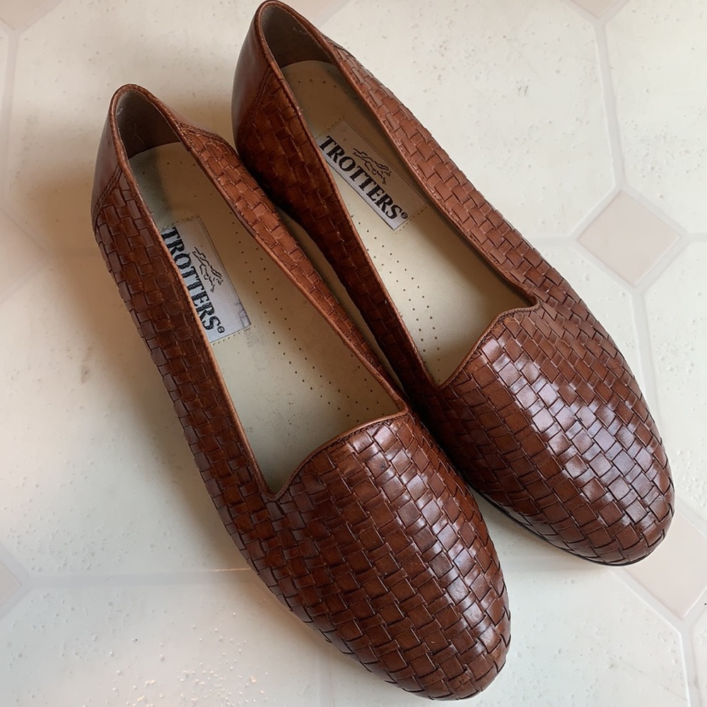 Vintage Trotters Leather slip ons. Size 10W